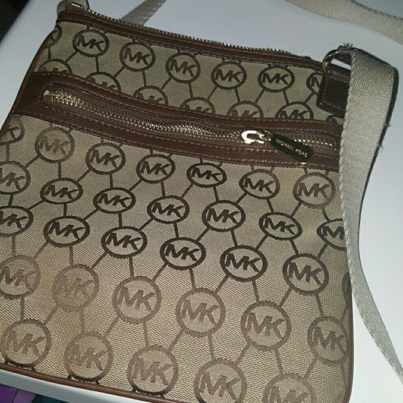 Authentic Michael Kors Crossbody / Shoulder Bag - Picture 2 of 3