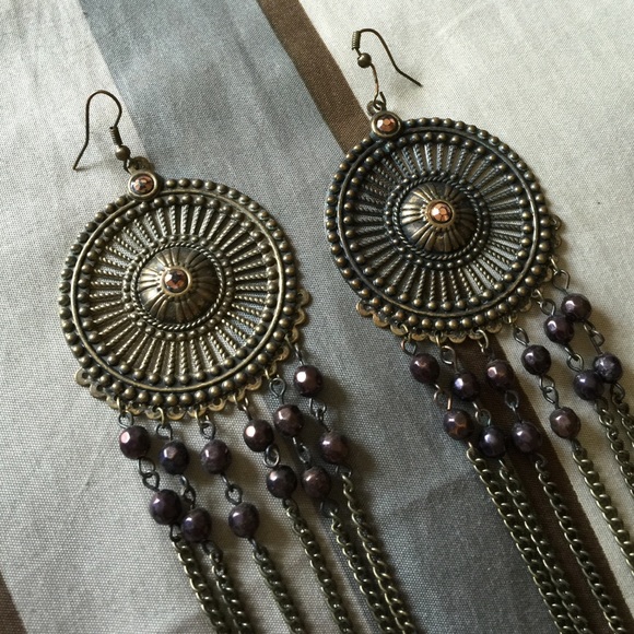 ❌SOLD❌Long vintage looking earrings - Picture 2 of 3
