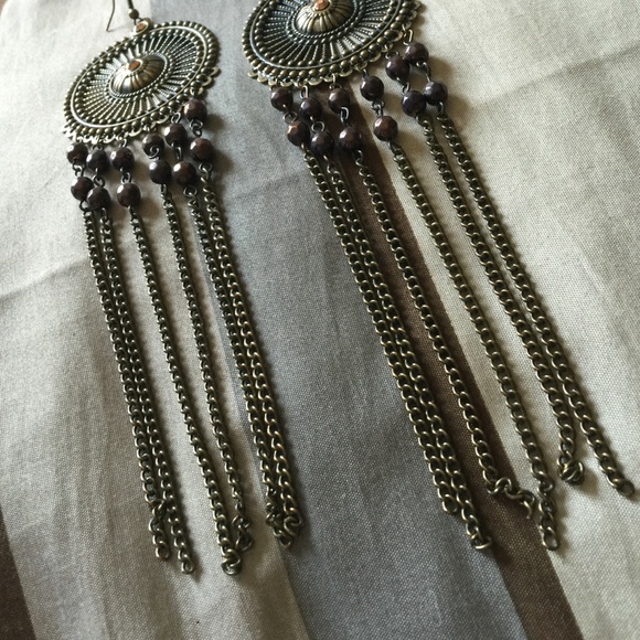 ❌SOLD❌Long vintage looking earrings - Picture 3 of 3
