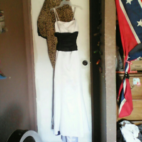 Black and white dress - Picture 1 of 4
