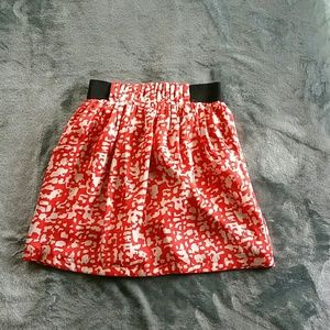 Patterned polyster skirt