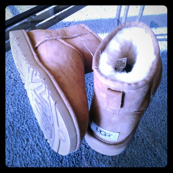 UGG Classic Mini Boot (New)