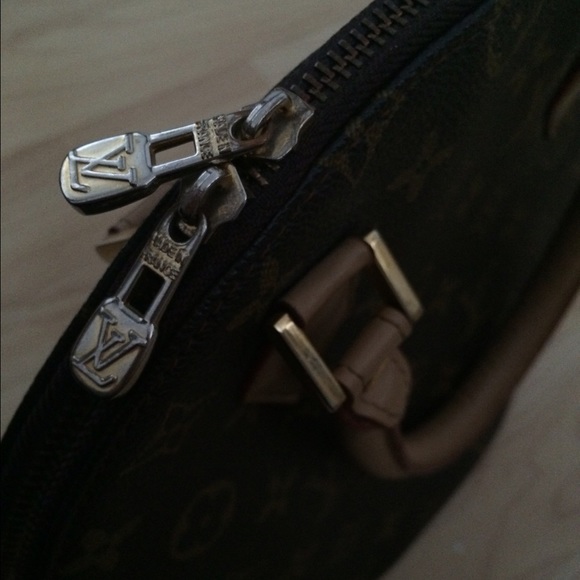 SOLD 🚫🚫 Louis Vuitton Handbag - Picture 2 of 4