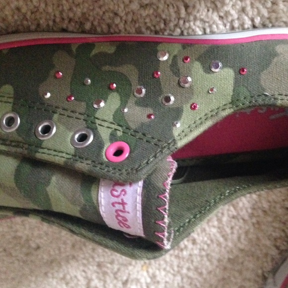 Convers - Picture 3 of 4