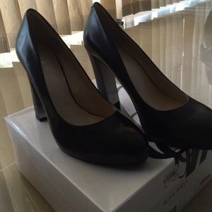 Size 10 comfortable 3 1/2 heels gentle used...