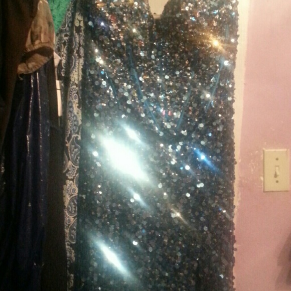 PROM DRESS - Picture 2 of 4