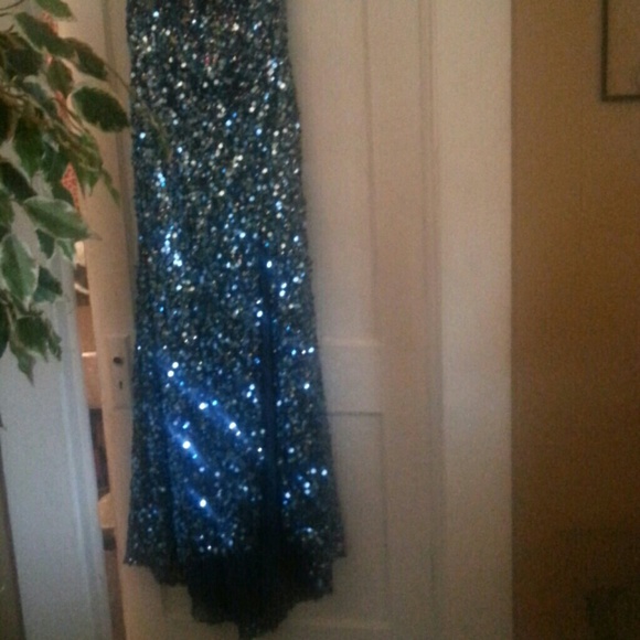 PROM DRESS - Picture 3 of 4