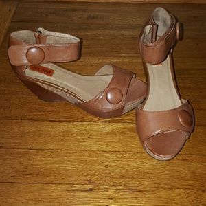 NWOT Miz Mooz wedges