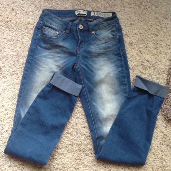 Distressed Cropped Stretch Jeans - Picture 2 of 4