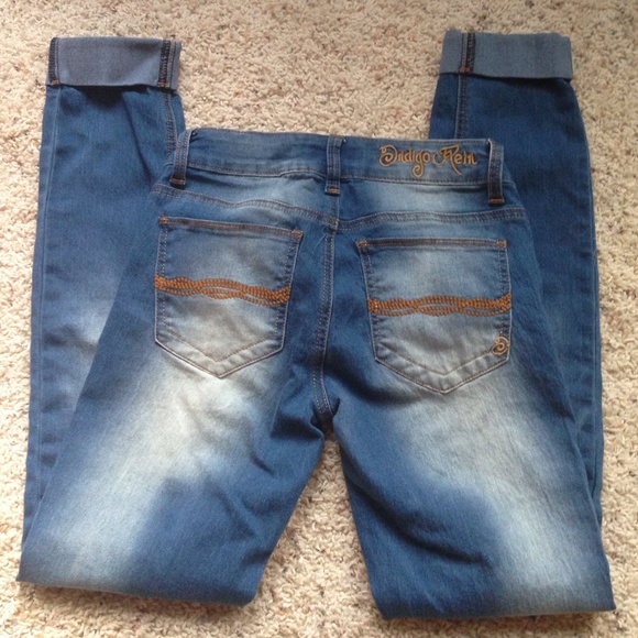 Distressed Cropped Stretch Jeans - Picture 3 of 4