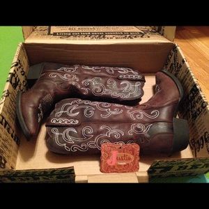 Justin women's cowboy boots size 6 1/2 worn once