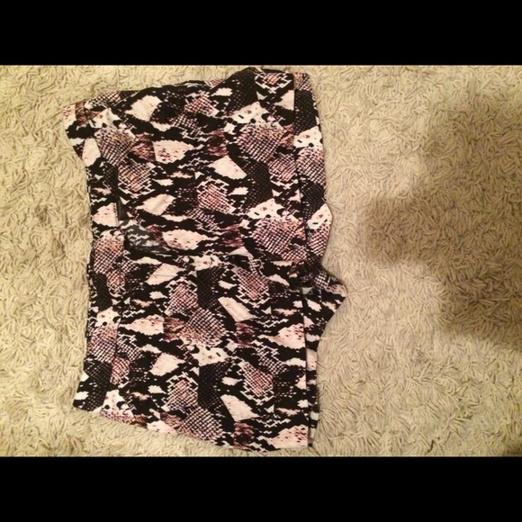 Skin snake shorts