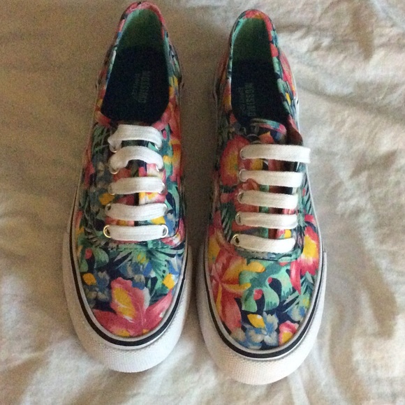 Floral tennis shoes
