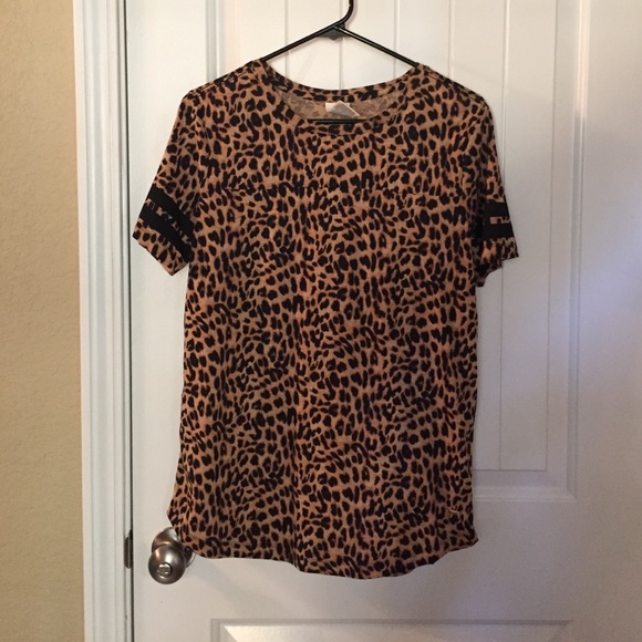 PINK Victoria's Secret Tops - 🚫 SOLD 🚫 Leopard PINK tee