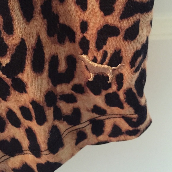 🚫 SOLD 🚫 Leopard PINK tee - Picture 3 of 3