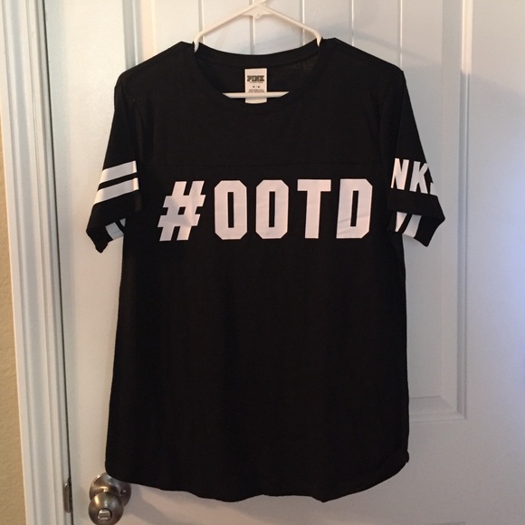 PINK Victoria's Secret Tops - 🚫 SOLD 🚫 PINK OOTD tee