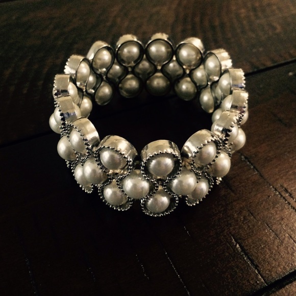 Pearl like bracelet
