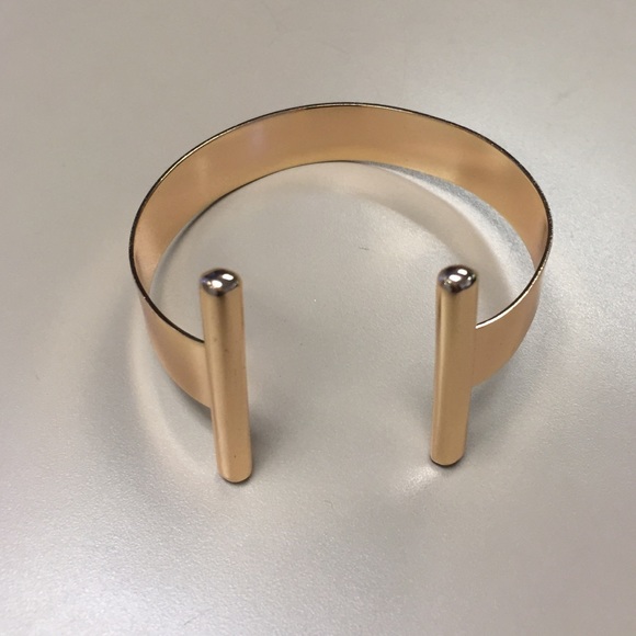 SOLD ✨ Gold cuff - Picture 2 of 4