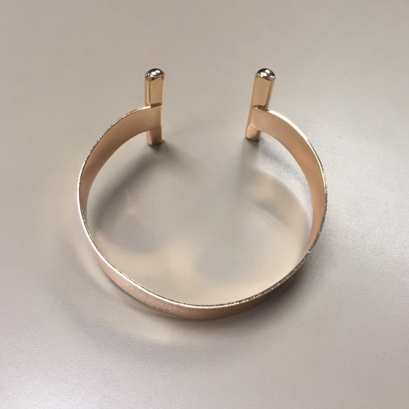 SOLD ✨ Gold cuff - Picture 3 of 4