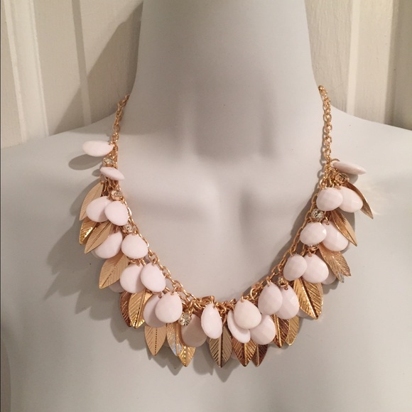 Jewelry - 🚫SOLD🚫 white & gold leaf necklace