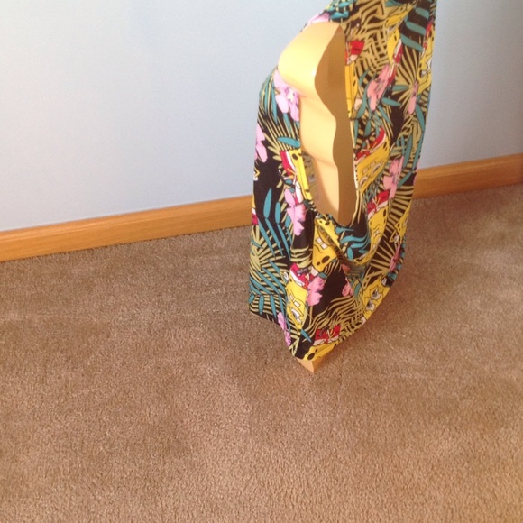 BUNDLED SpongeBob Muscle Tank - Picture 2 of 2