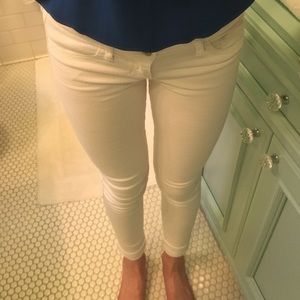 Super cute, white skinny jeans!