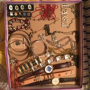 22 pieces of mixed jewelry