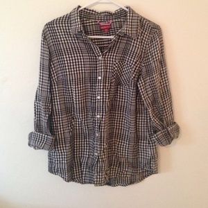 Super cute button up!