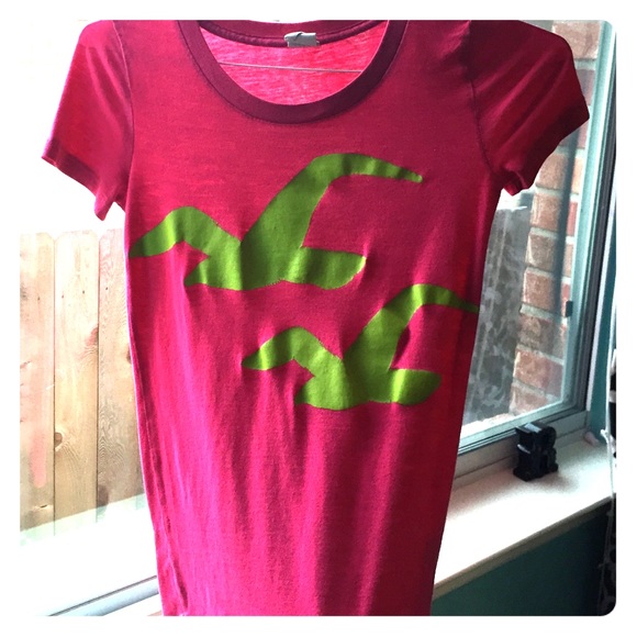 hollister logo on the top in great condition
