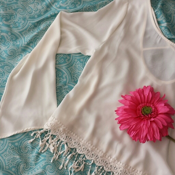 Lush Tops - HP🫧[ Lush ] Flare Sleeve Gypsy Blouse