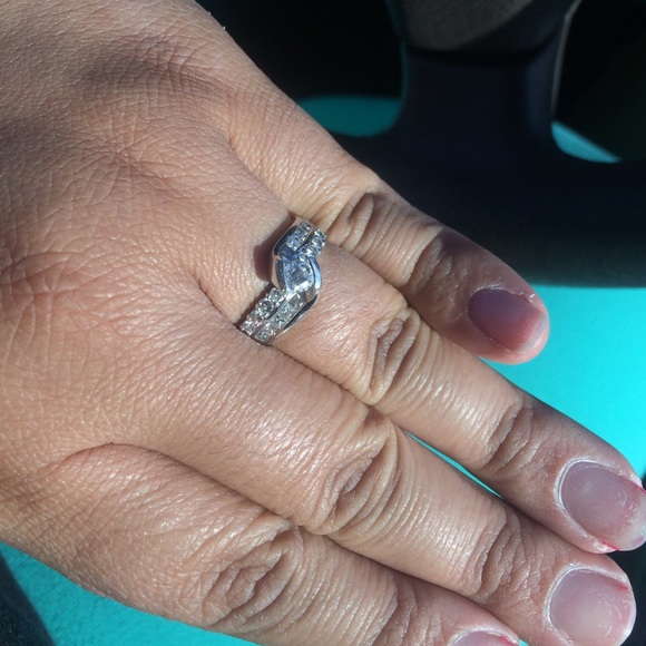 Diamond ring - Picture 2 of 3