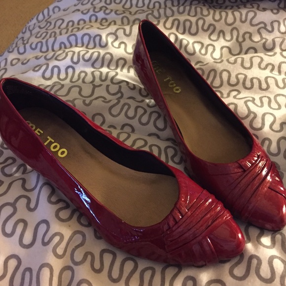 Burgundy me too brand cute shoes bundle for got2go