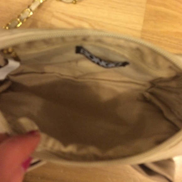 Adorable bow crossbody - Picture 3 of 3