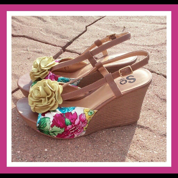 ⛤HP... So Peep Toe Wedge Heel Sandals