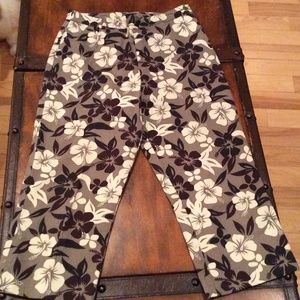 Spago 💐💐 Women's Capri Pants 💐💐 Size 8