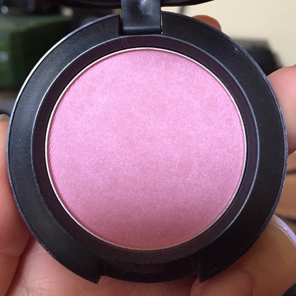 ❤️SOLD❤️Mac Dame blush satin finish - Picture 2 of 4