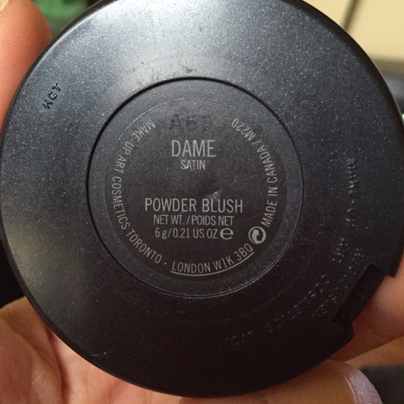 ❤️SOLD❤️Mac Dame blush satin finish - Picture 3 of 4