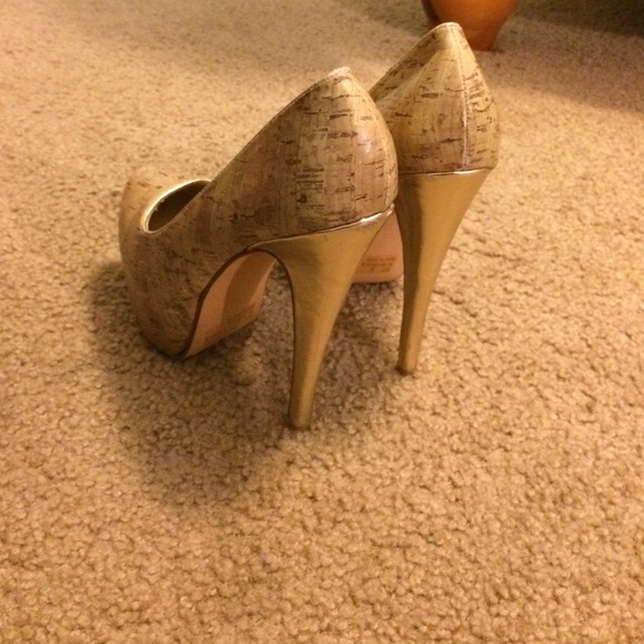 Heels - Picture 3 of 4