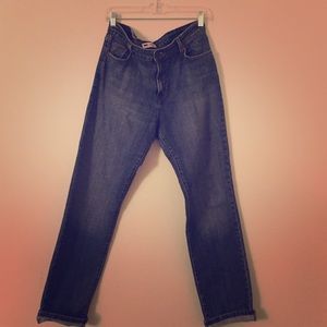Mid rise Levi skinny jeans!