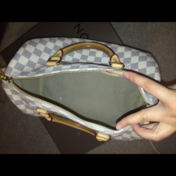 Authentic Louis Vuitton Speedy 30 **SOLD** - Picture 3 of 4