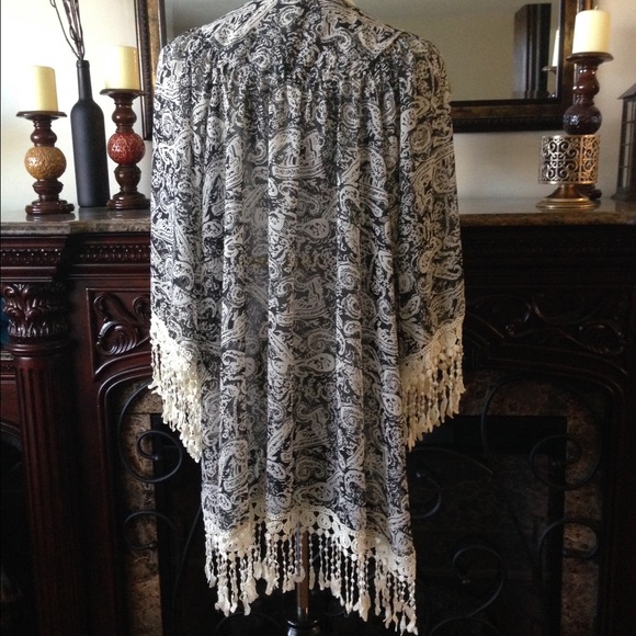 Navy & Creme Print Kimono - Picture 2 of 4