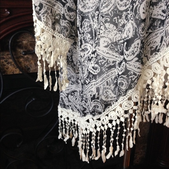 Navy & Creme Print Kimono - Picture 3 of 4