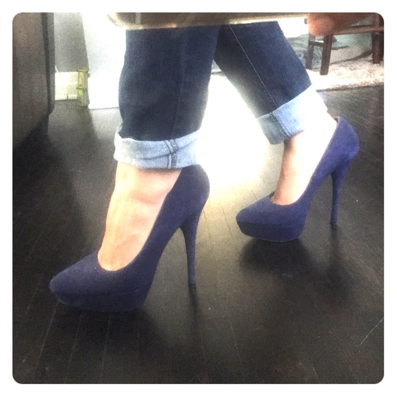 Steve Madden navy blue suede pumps