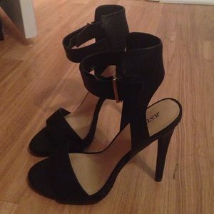 Textured black heels, NWT