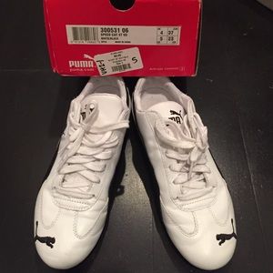 Puma wht/blk sneakers size men 5 (fits women 6.5)