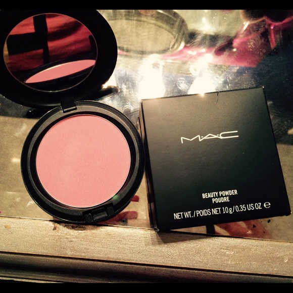 BNIB MAC Summer Rose Beauty Powder
