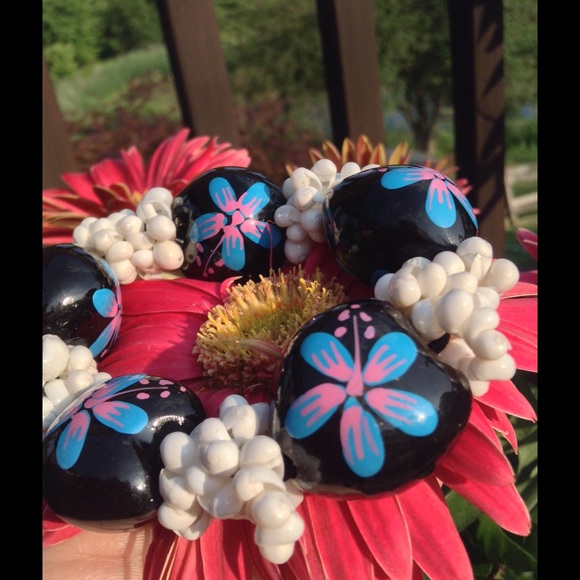 Authentic Handmade Hawaiian Stretch Bracelet - Picture 2 of 4