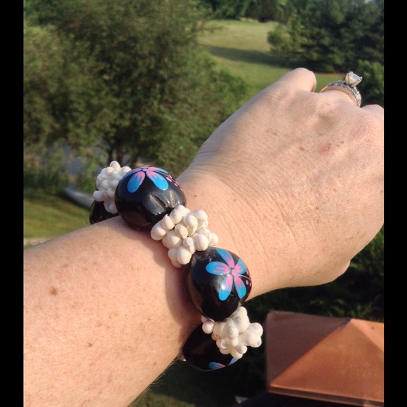 Authentic Handmade Hawaiian Stretch Bracelet - Picture 3 of 4