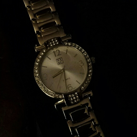 ❌❌SOLD❌❌Silver watch - Picture 2 of 3
