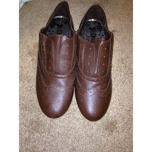 Brown faux leather shoes size 8
